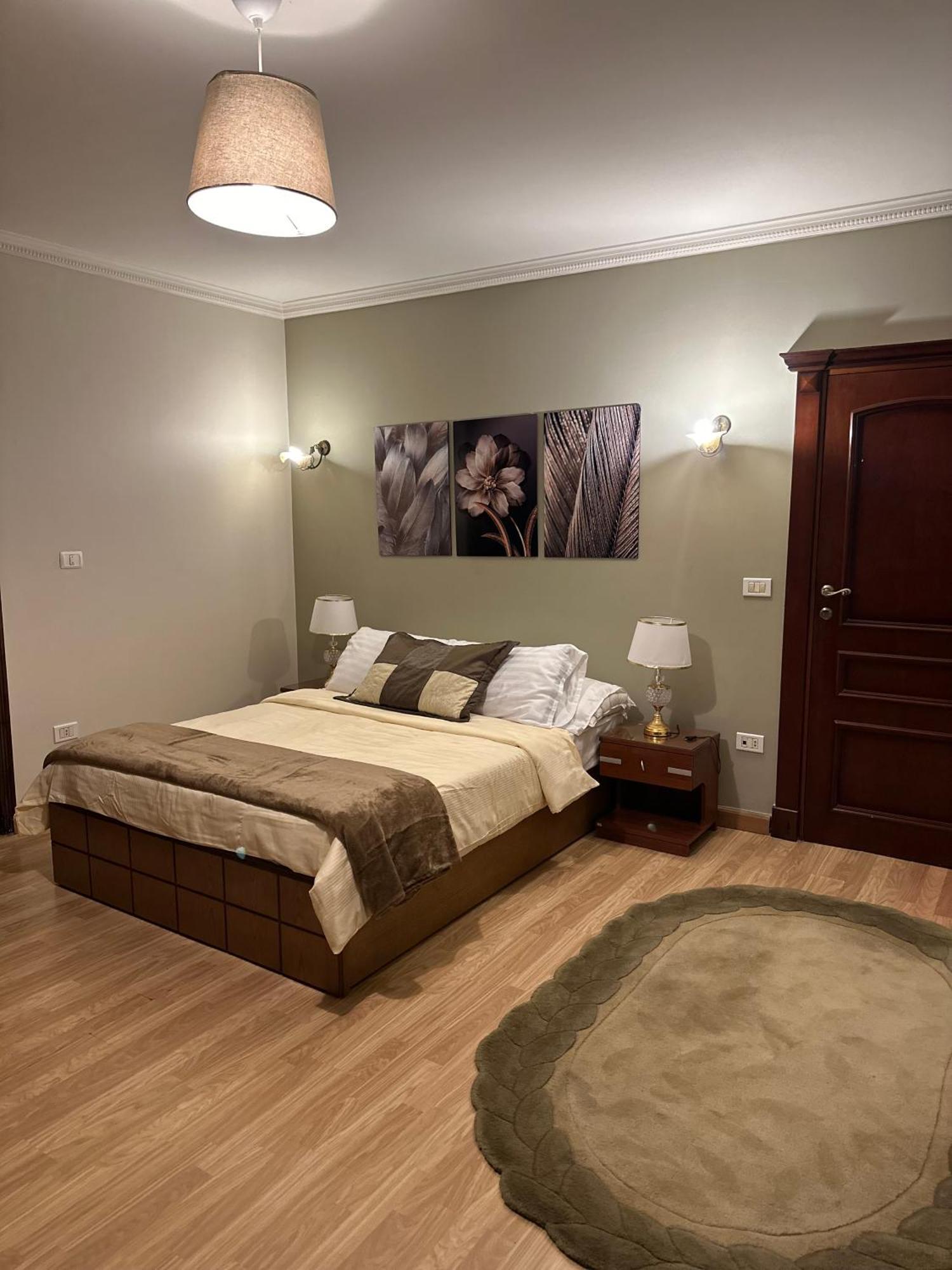 Rentrific Apartment *
